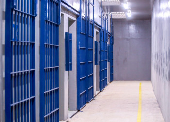 Nove detentos fogem da penitenciária de Altos